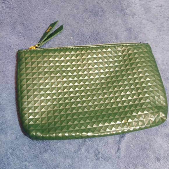 Cute Green Ipsy Clutch - Picture 1 of 3